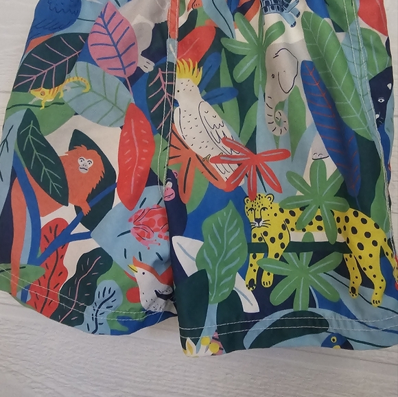 Mini Boden swim trunks size 6/7 - Picture 2 of 3